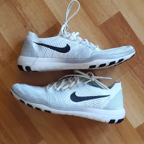 nike flat trainers